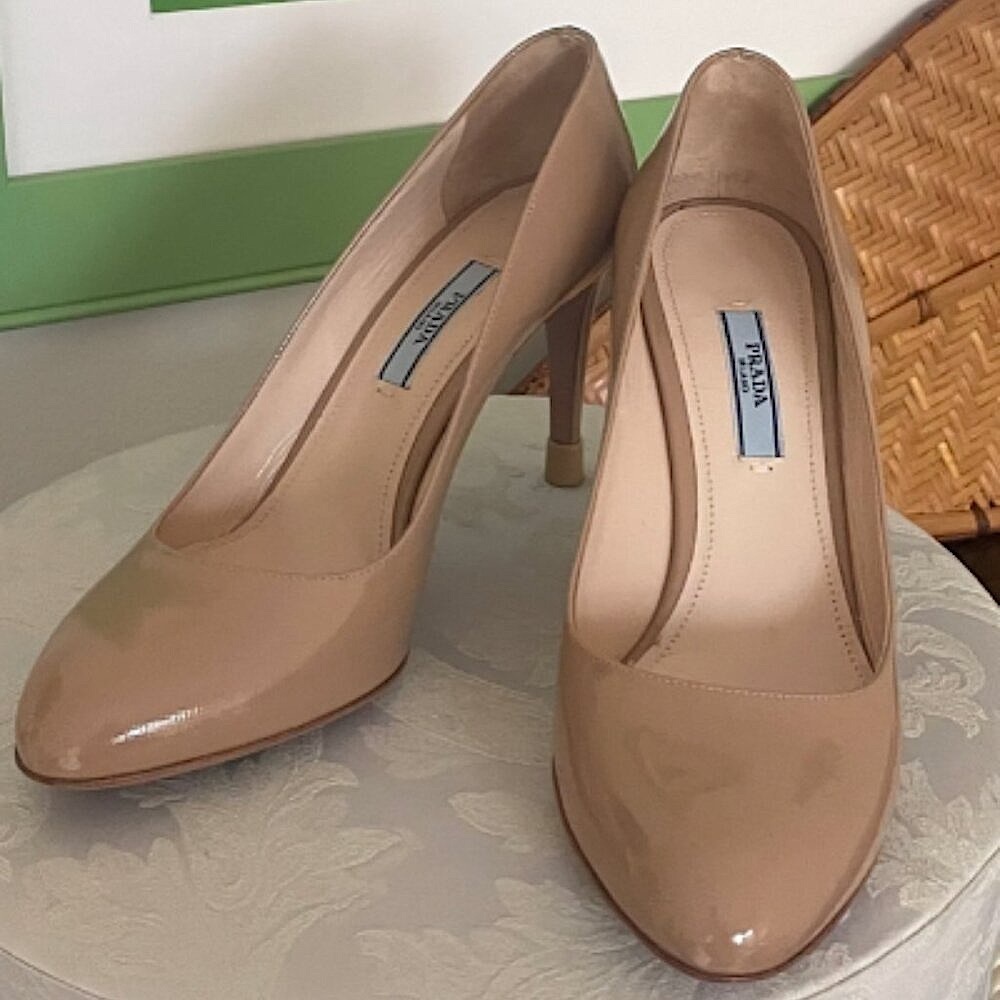NWOT PRADA "VERNICE" PATENT LEATHER PUMPS,  EU 37.5 / US 7